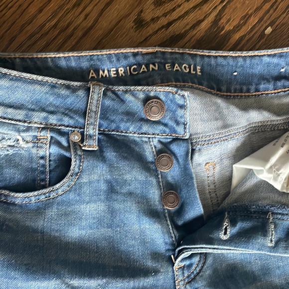 American eagle ripped midrise size 4 - Picture 2 of 5